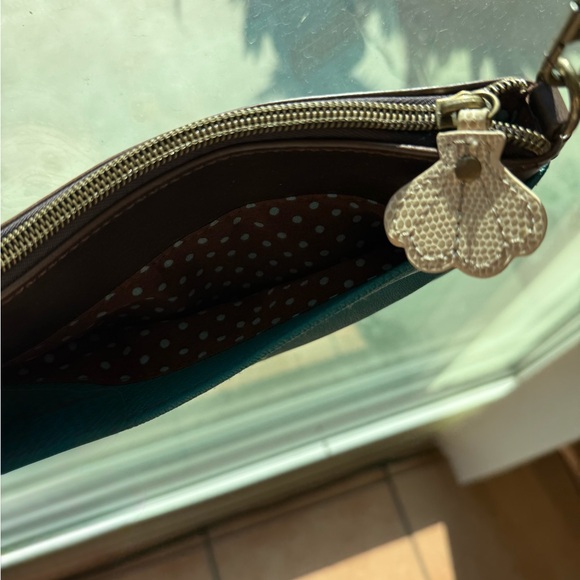 Turquoise Chala Crossbody Bag with Otter & Baby Design - Picture 7 of 10